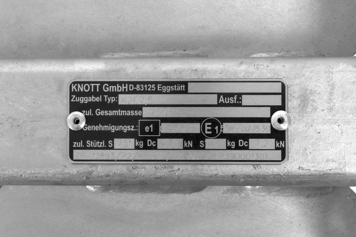 KNOTT KQ14-A+KZE7.5 kuulhaakeseade 750 kg haagisele V-tüüpi veotiisliga